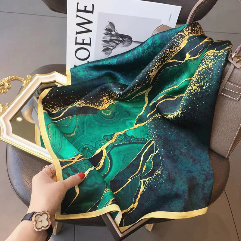 Ascot Neck Scarf - 70x70 cm femmes écharpe soie sentiment