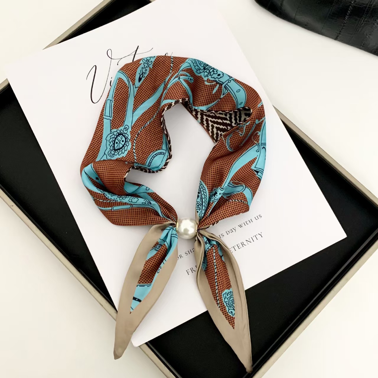 Écharpe magnétique élégante st - Ascot Neck Scarf avis et prix